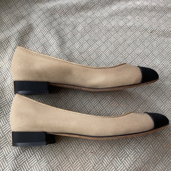 Gold and black Chanel metallic flats - Picture 2 of 7